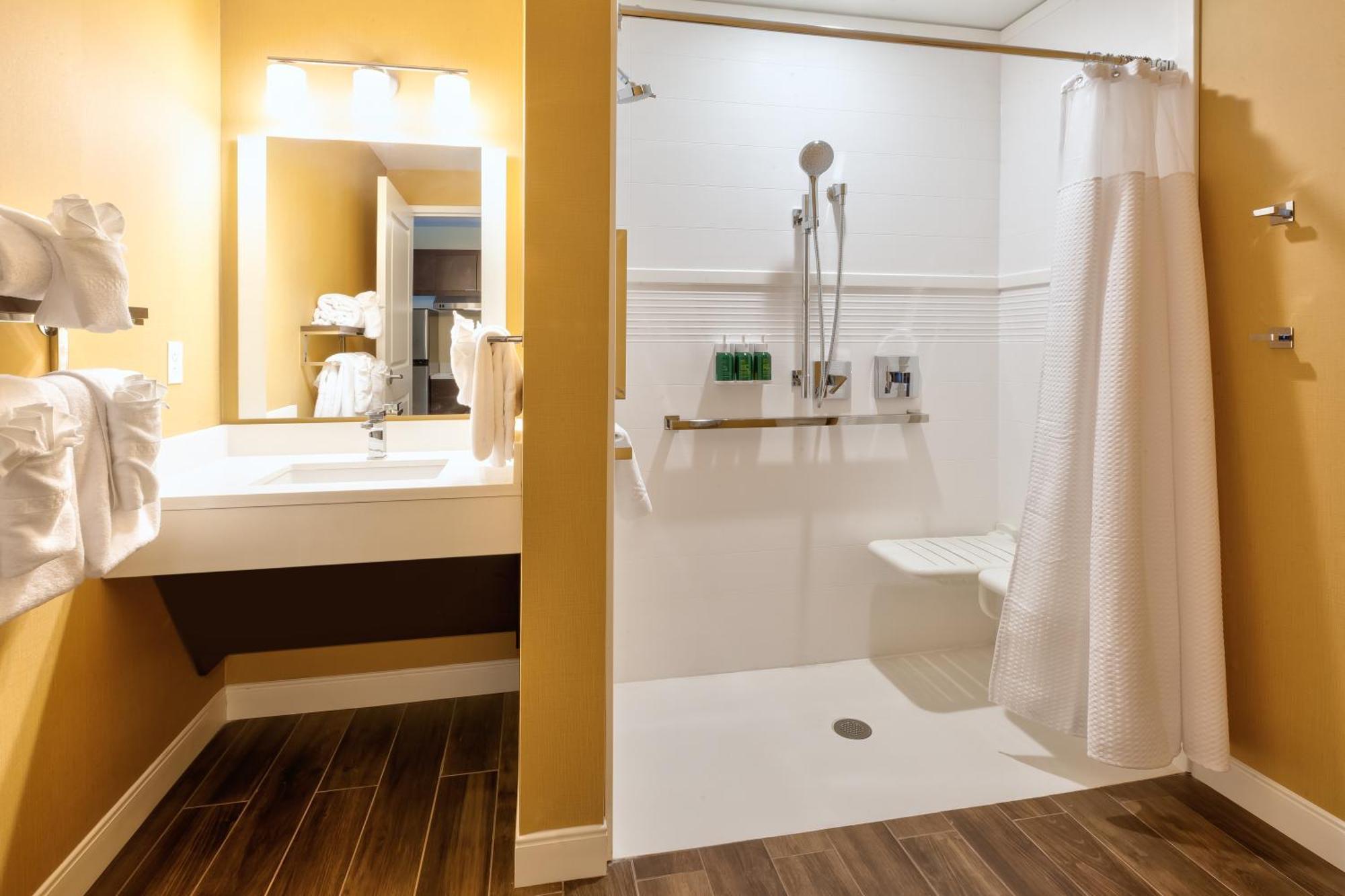 Towneplace Suites By Marriott Grand Rapids Airport Southeast Exterior photo
